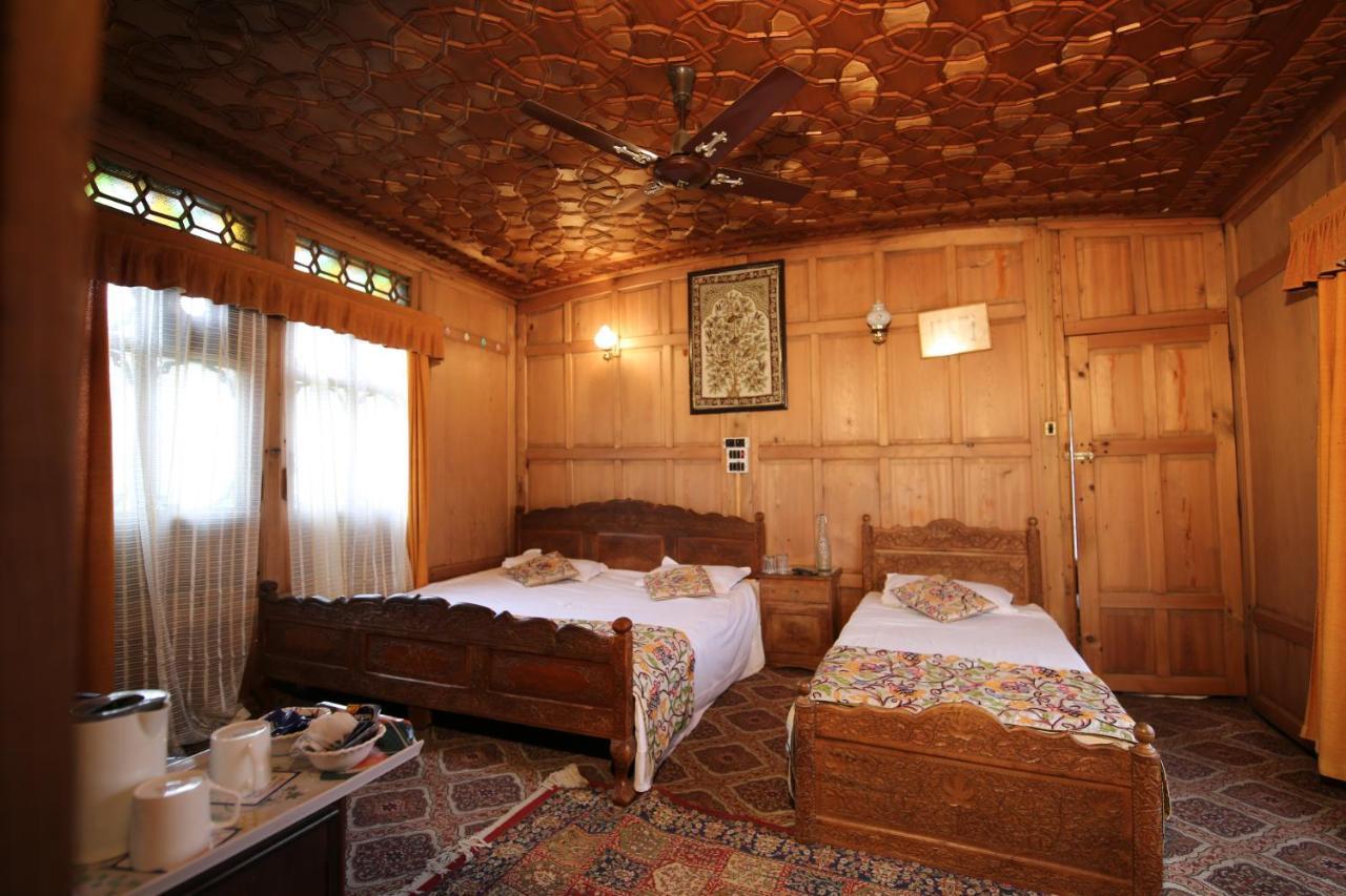 The Flostel Srinagar Extérieur photo