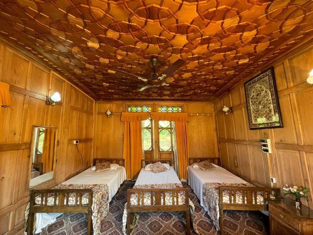 The Flostel Srinagar Extérieur photo
